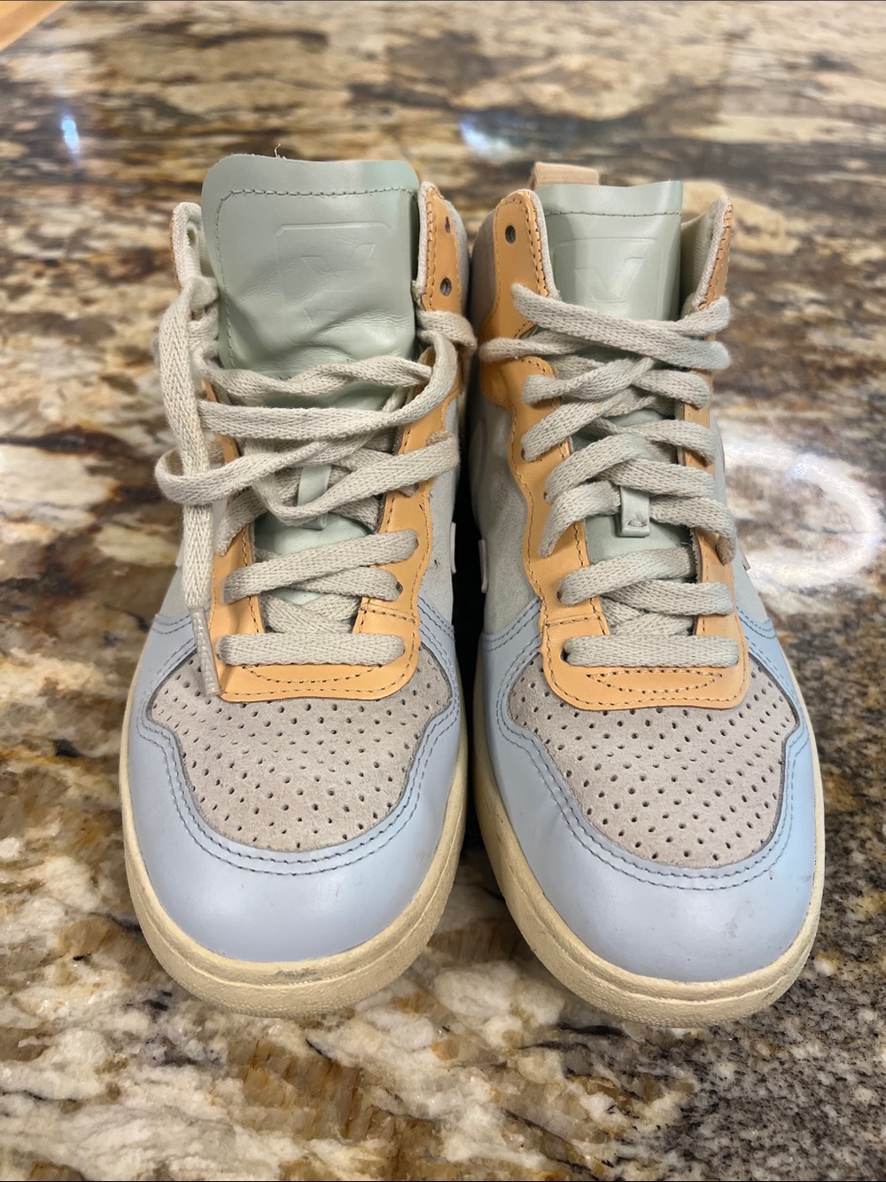 Veja hi tops size 5